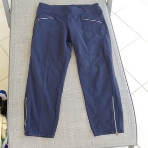Athleta Navy cropped Capri workout pants